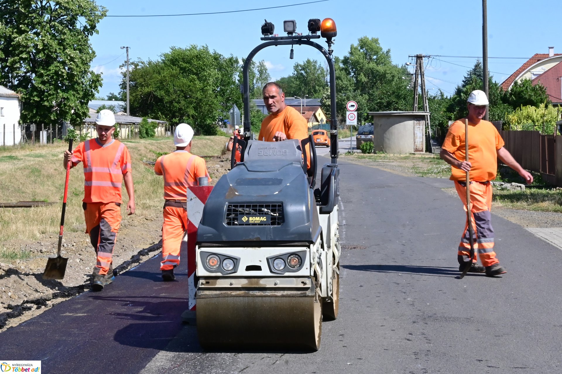 Nagyfelületű útjavítás a Simonyi Óbester utcán