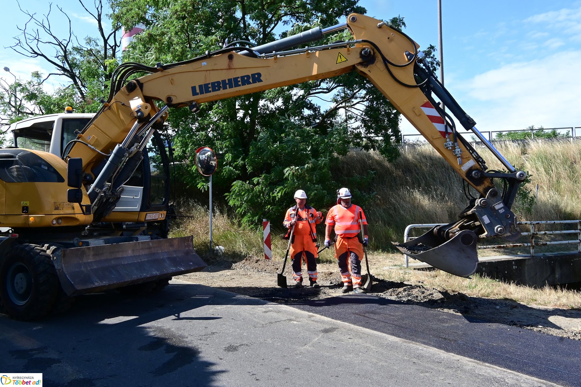 Nagyfelületű útjavítás a Simonyi Óbester utcán
