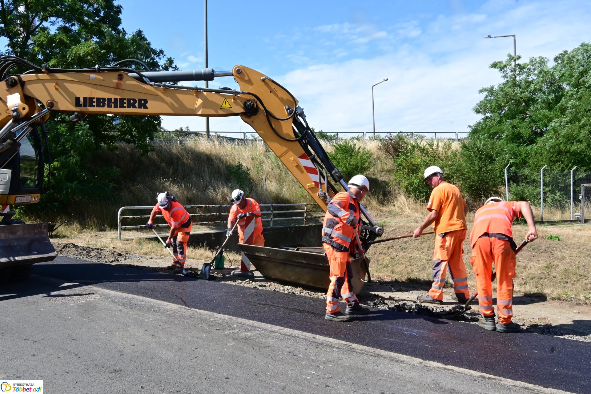 Nagyfelületű útjavítás a Simonyi Óbester utcán