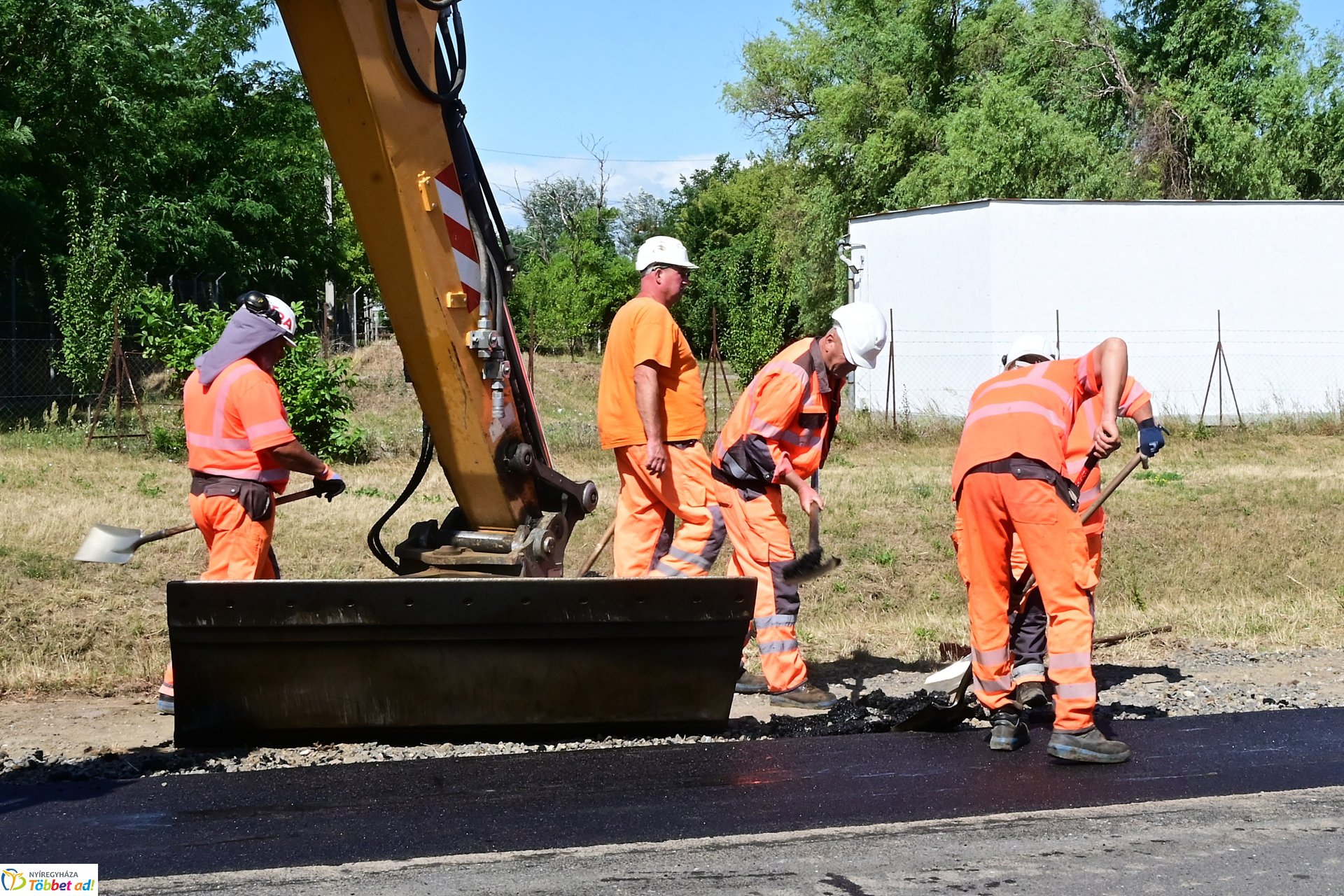 Nagyfelületű útjavítás a Simonyi Óbester utcán