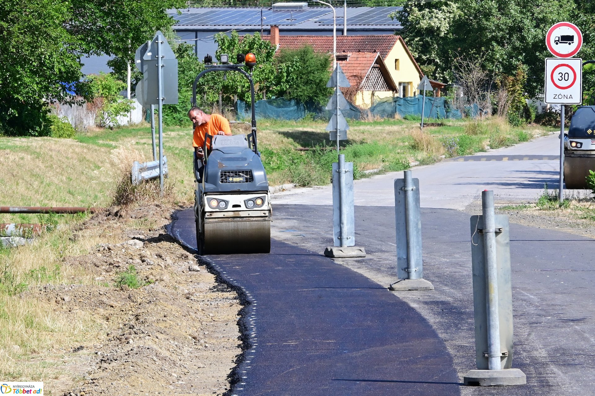 Nagyfelületű útjavítás a Simonyi Óbester utcán