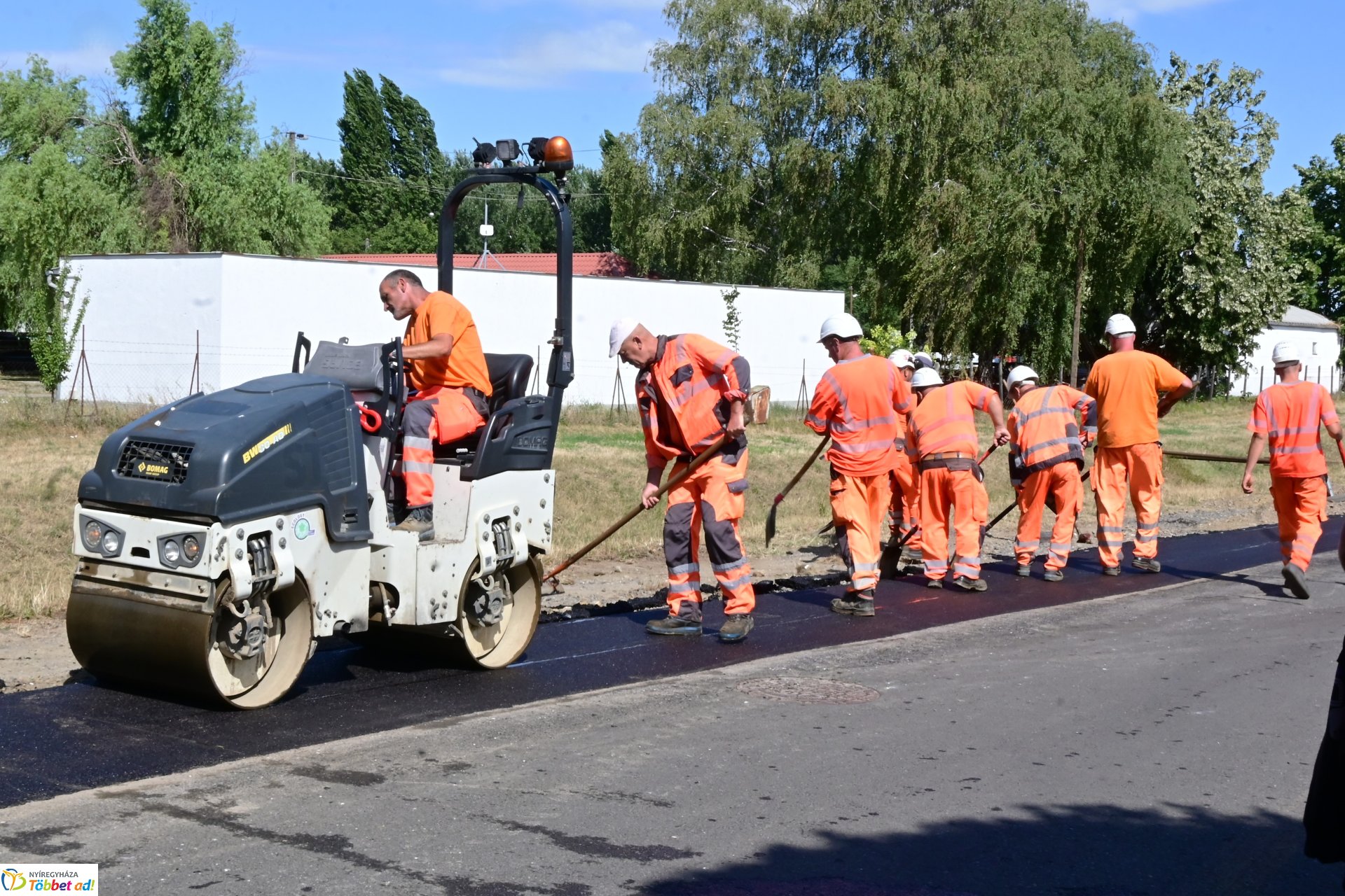 Nagyfelületű útjavítás a Simonyi Óbester utcán