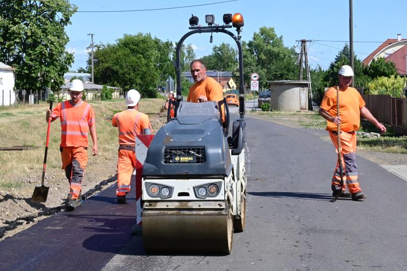 Nagyfelületű útjavítás a Simonyi Óbester utcán