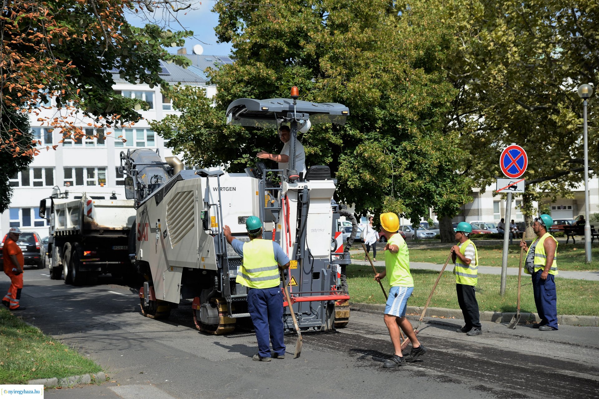 Nagyfelületű útjavítás  Nyíregyházán