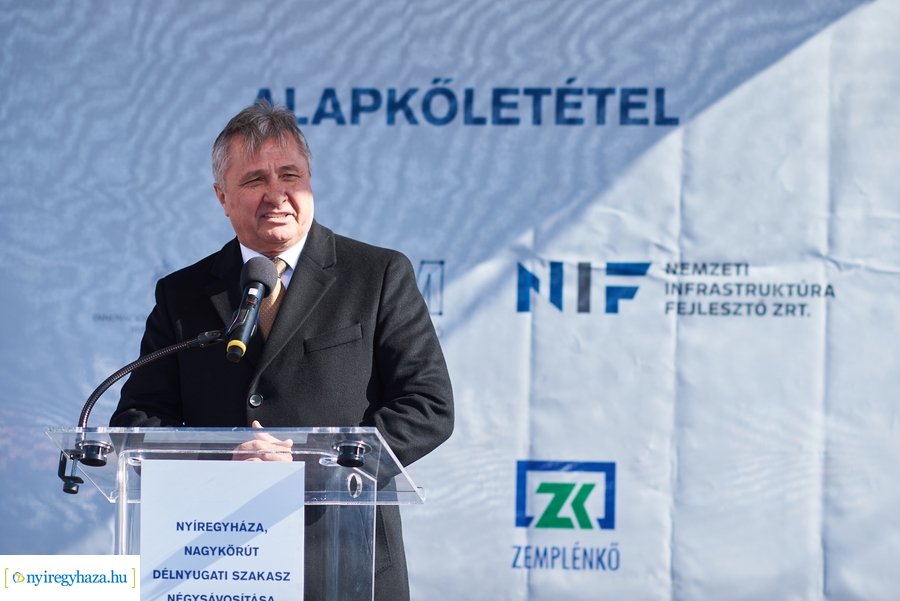 Nagykörút négysávos bővítésének alapkőletétele