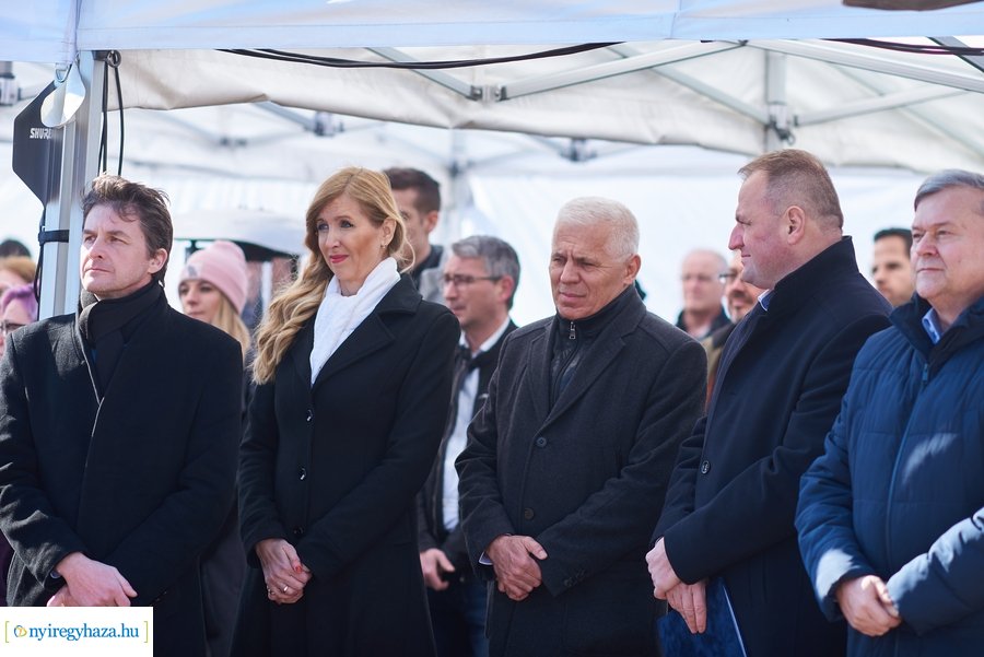 Nagykörút négysávos bővítésének alapkőletétele