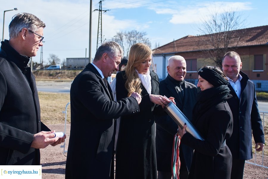 Nagykörút négysávos bővítésének alapkőletétele