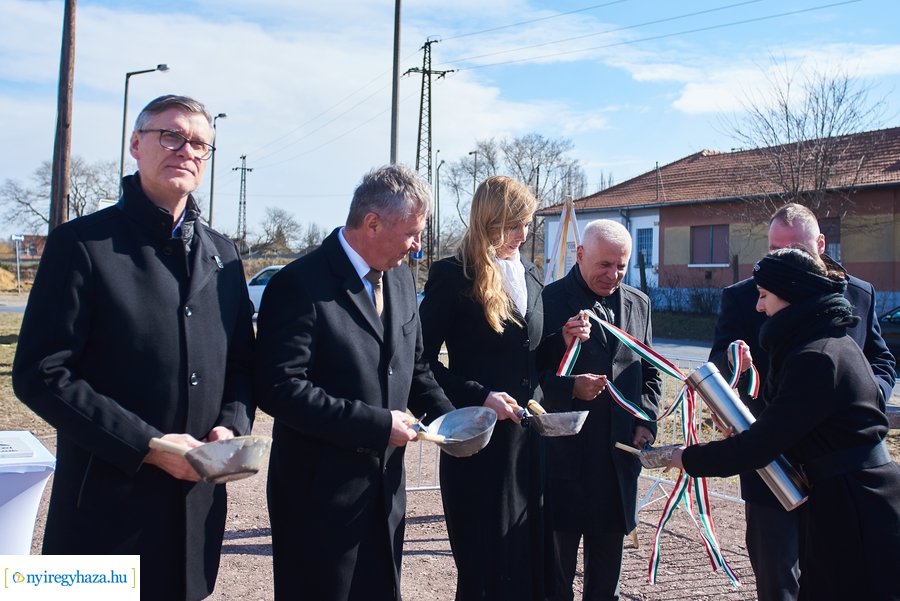 Nagykörút négysávos bővítésének alapkőletétele