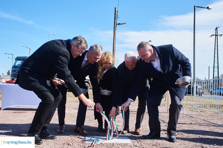 Nagykörút négysávos bővítésének alapkőletétele