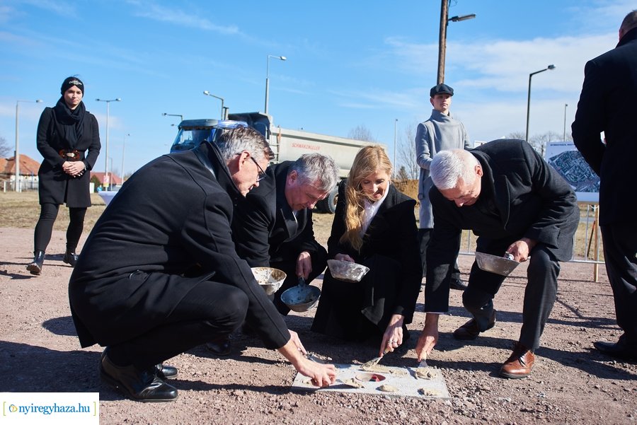 Nagykörút négysávos bővítésének alapkőletétele