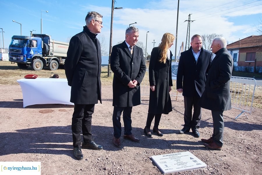 Nagykörút négysávos bővítésének alapkőletétele