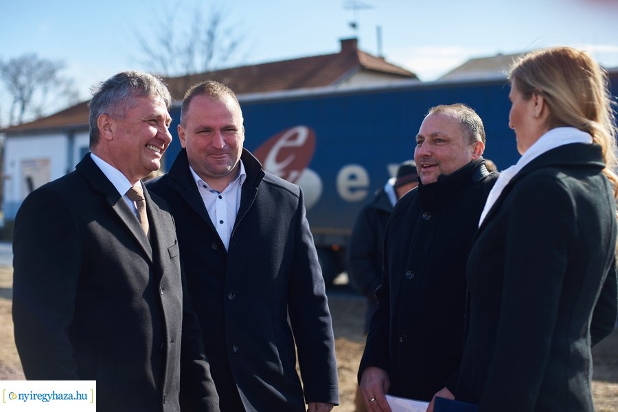 Nagykörút négysávos bővítésének alapkőletétele