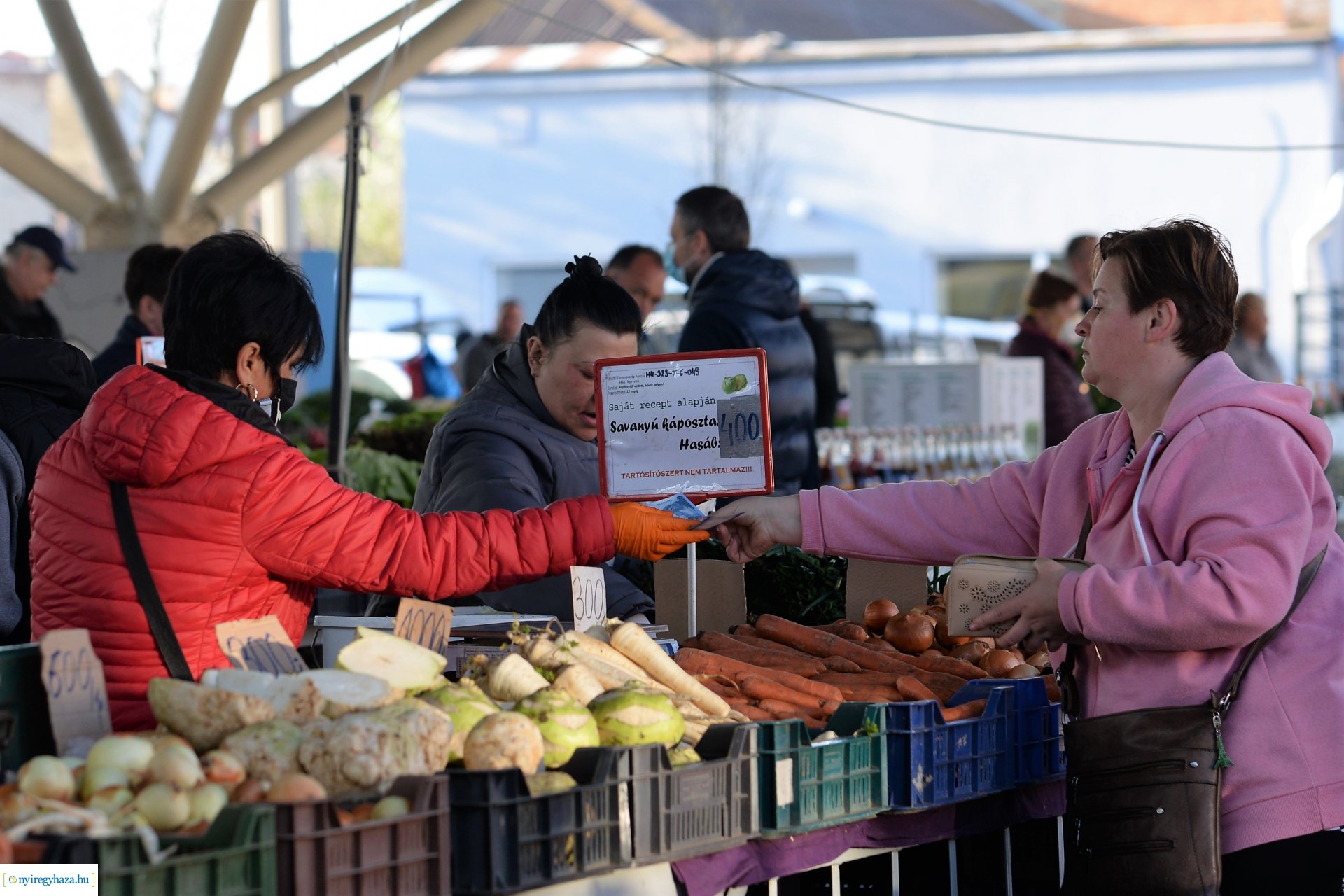 Nagypéntek a Búza téri piacon
