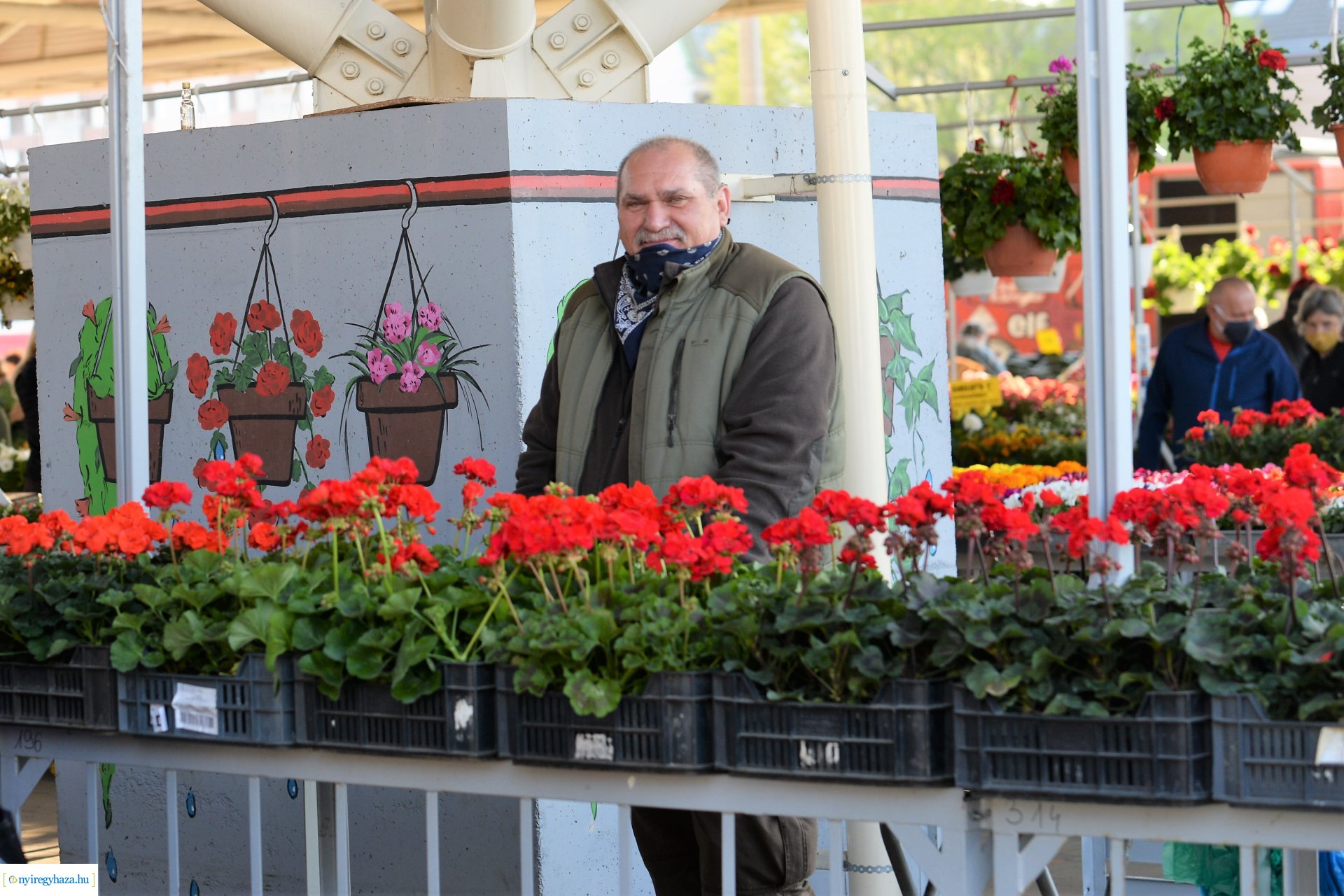 Nagypéntek a Búza téri piacon