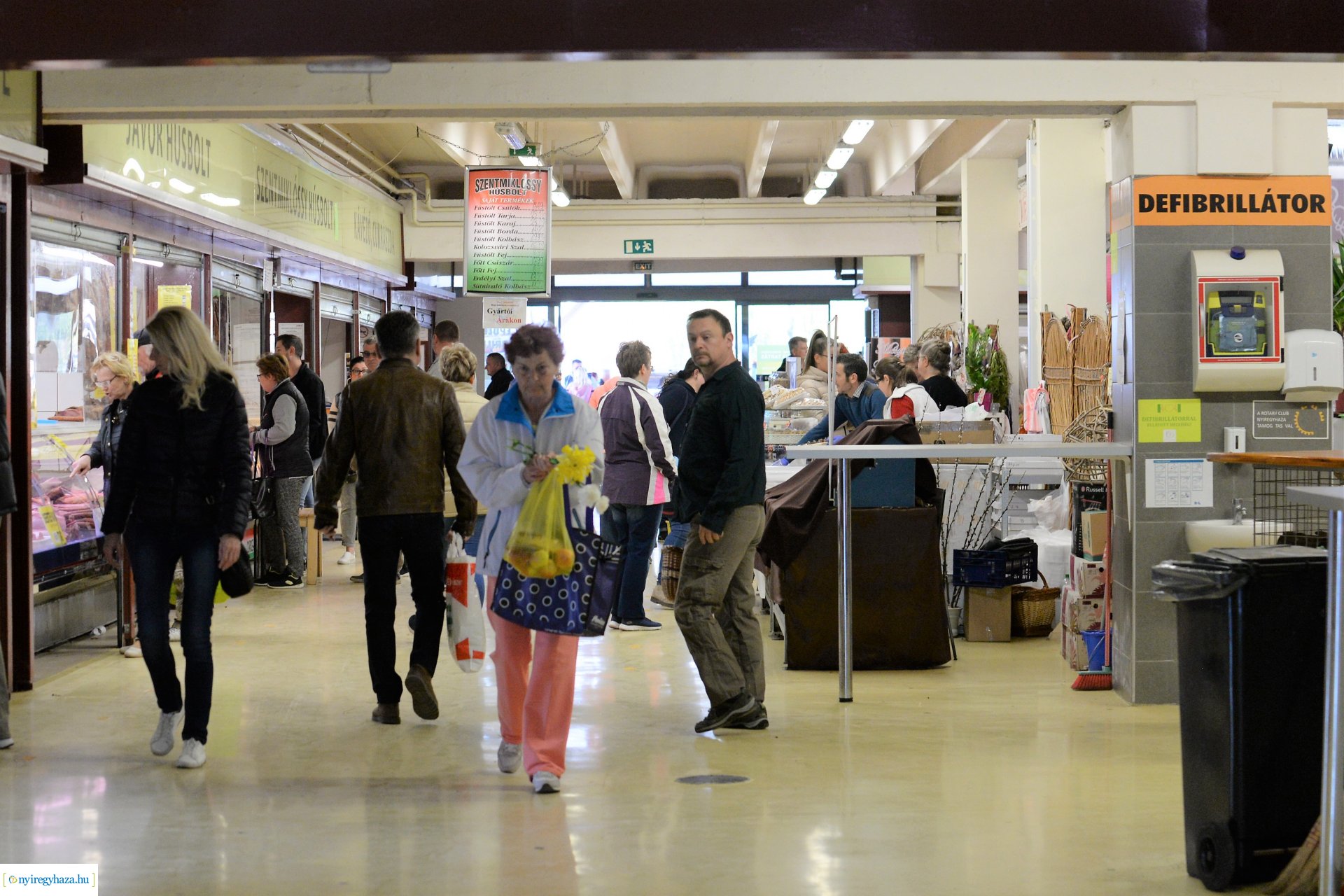 Nagypéntek a Búza téri piacon