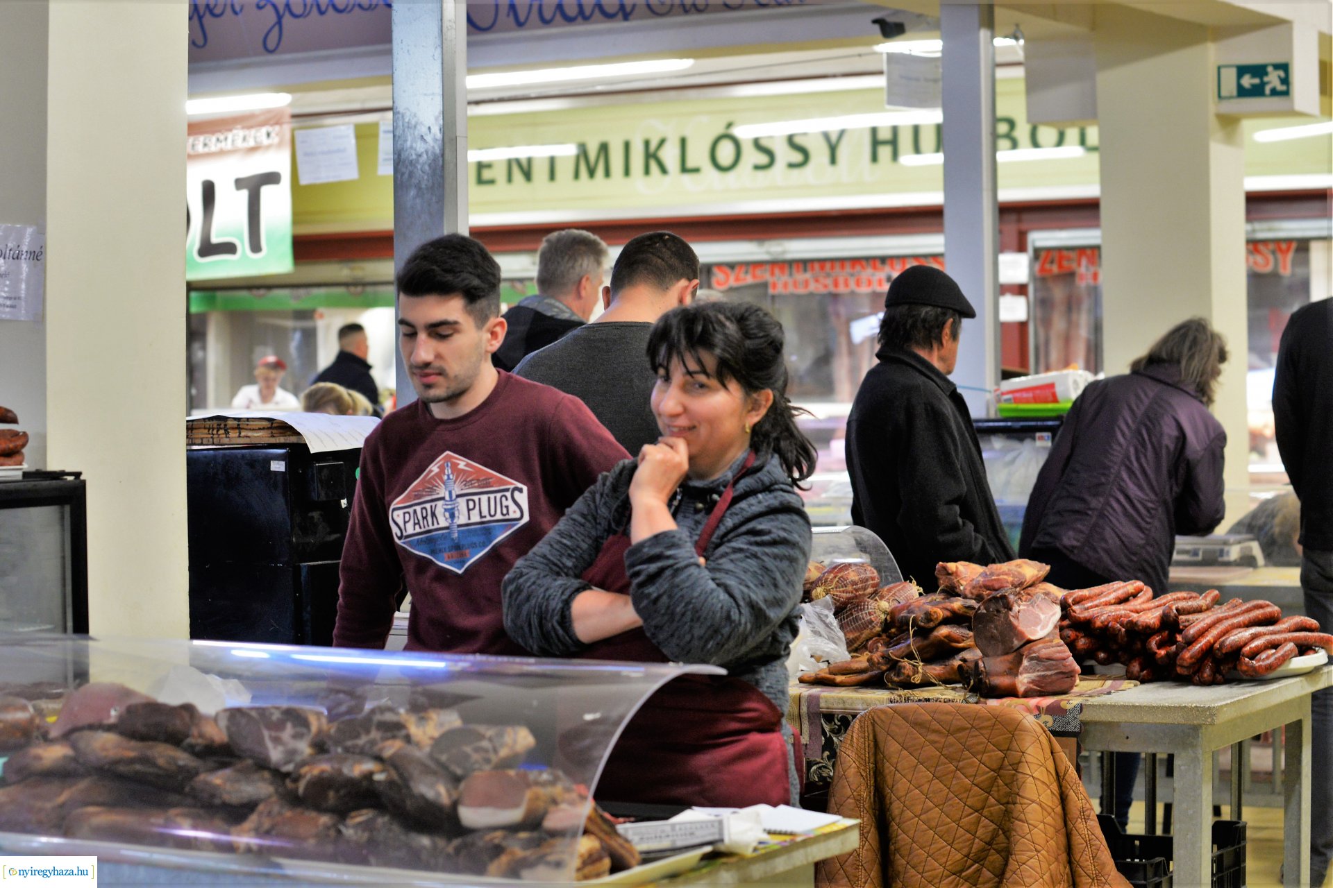 Nagypéntek a Búza téri piacon