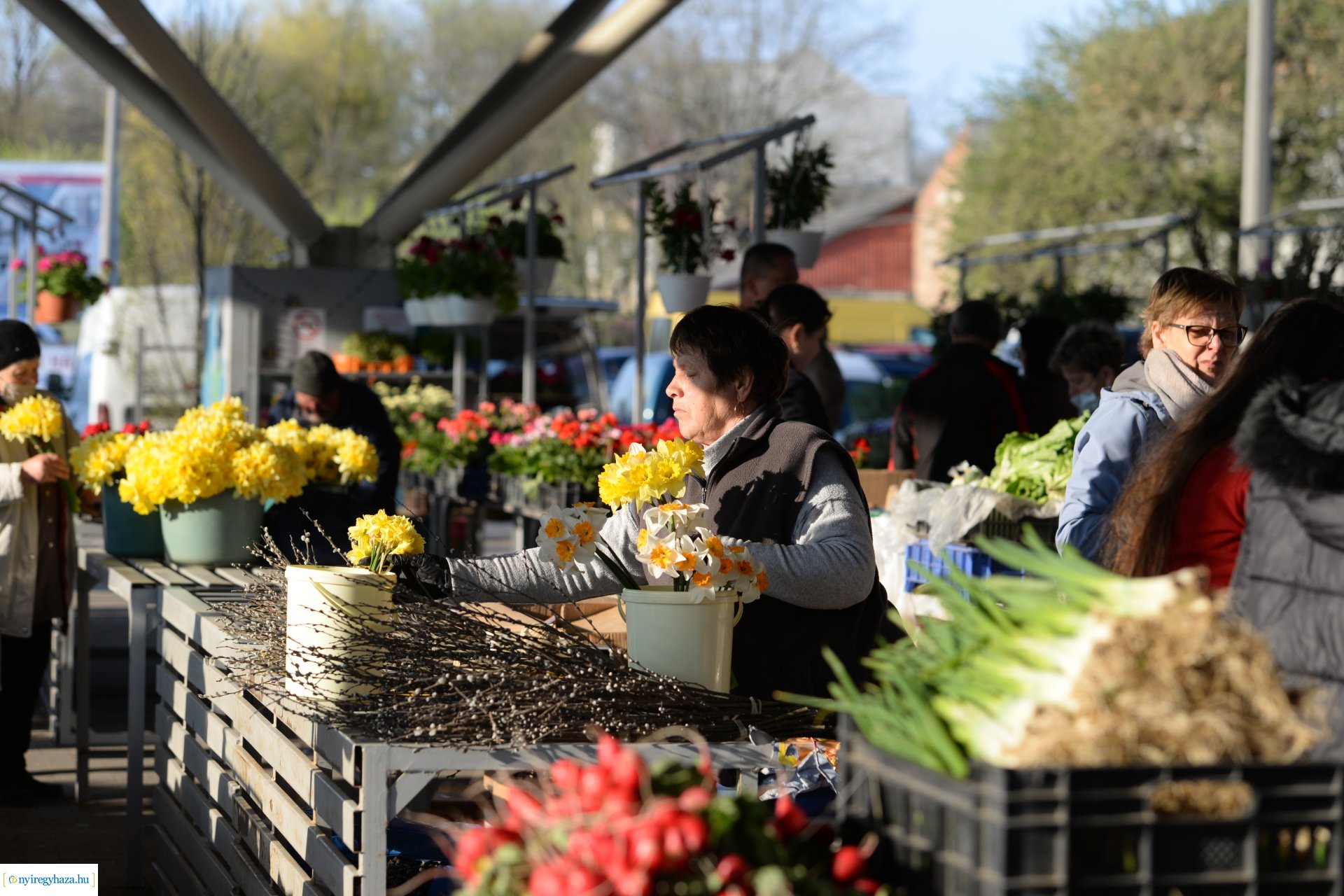 Nagypéntek a Búza téri piacon
