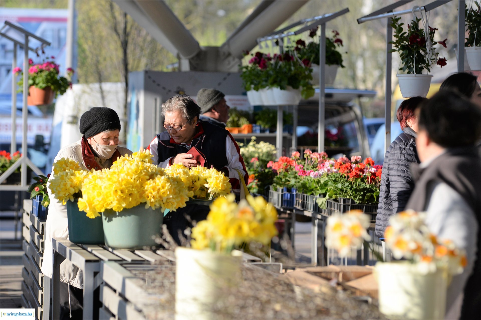 Nagypéntek a Búza téri piacon