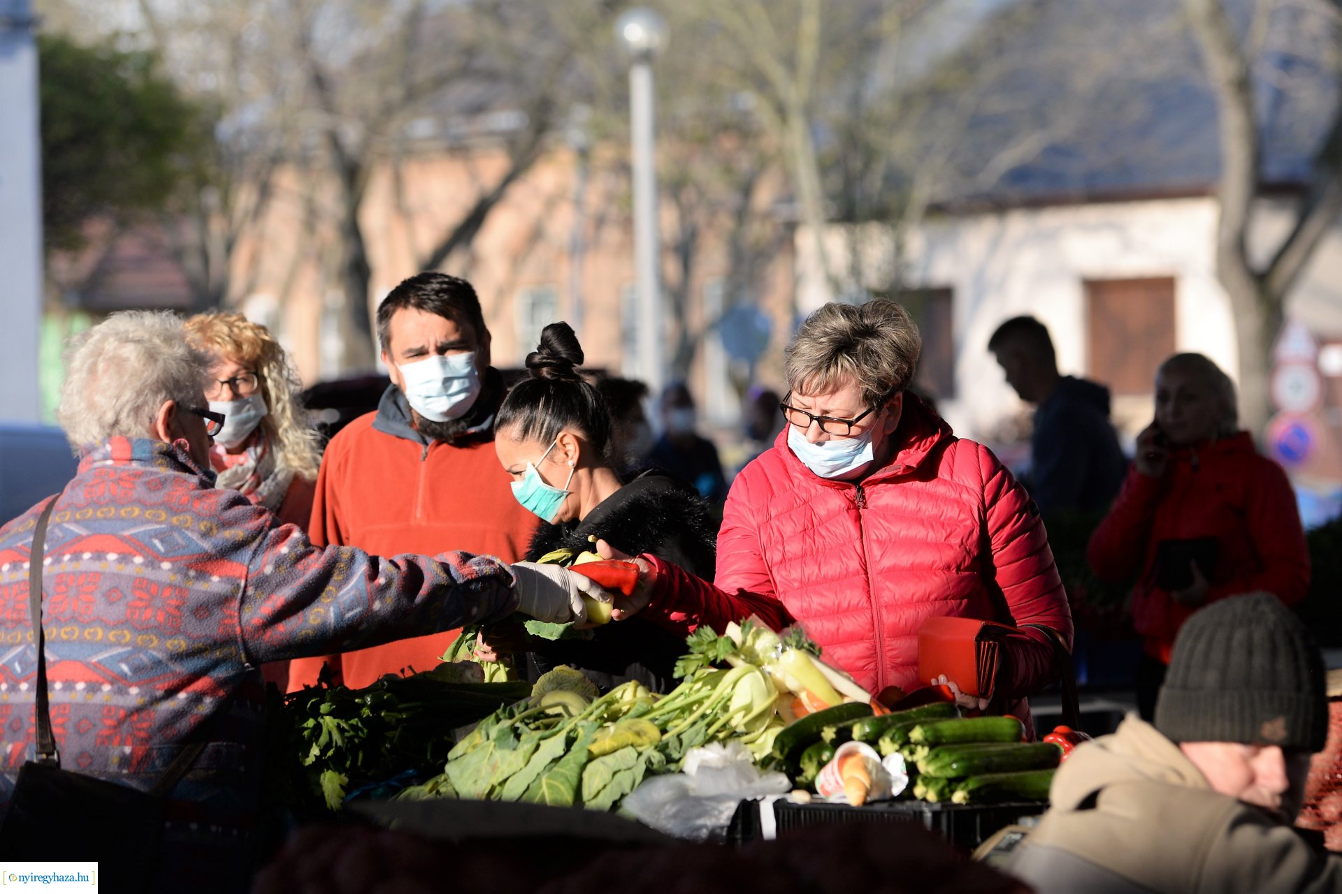 Nagypéntek a Búza téri piacon