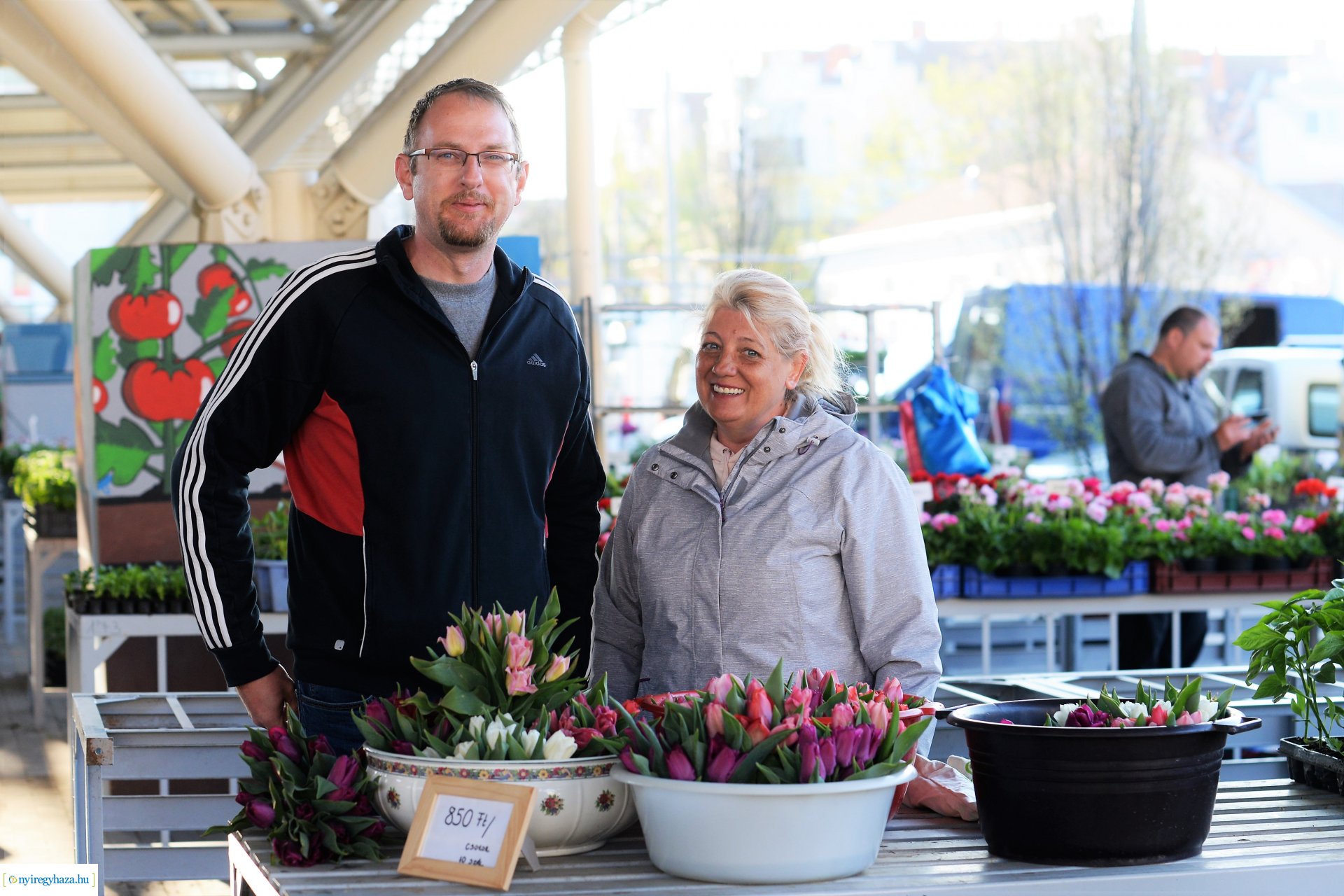 Nagypéntek a Búza téri piacon