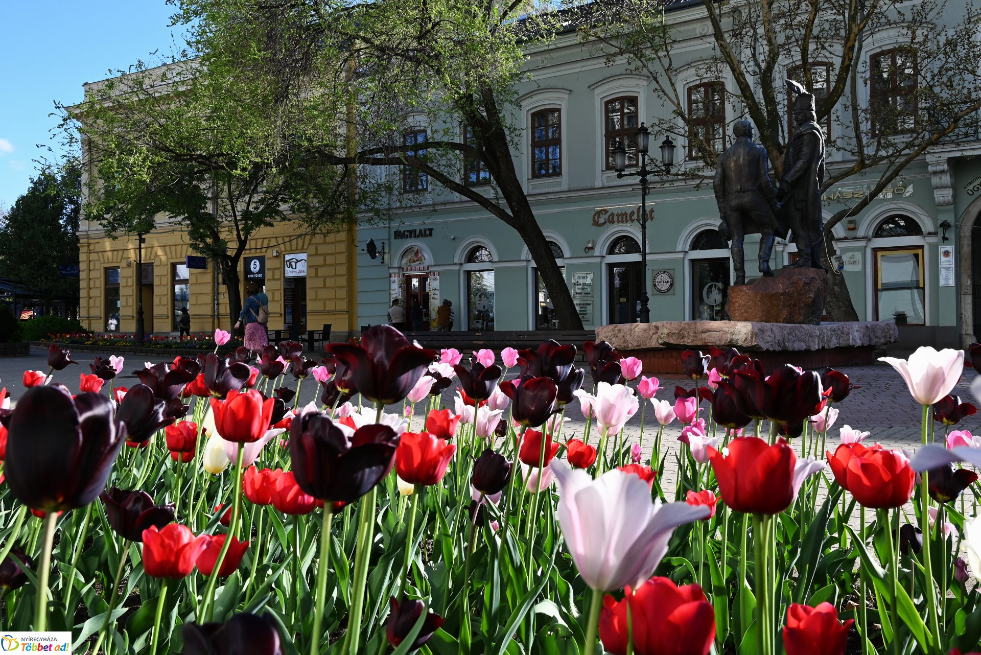 Nagyszombat nyárias napsütésben