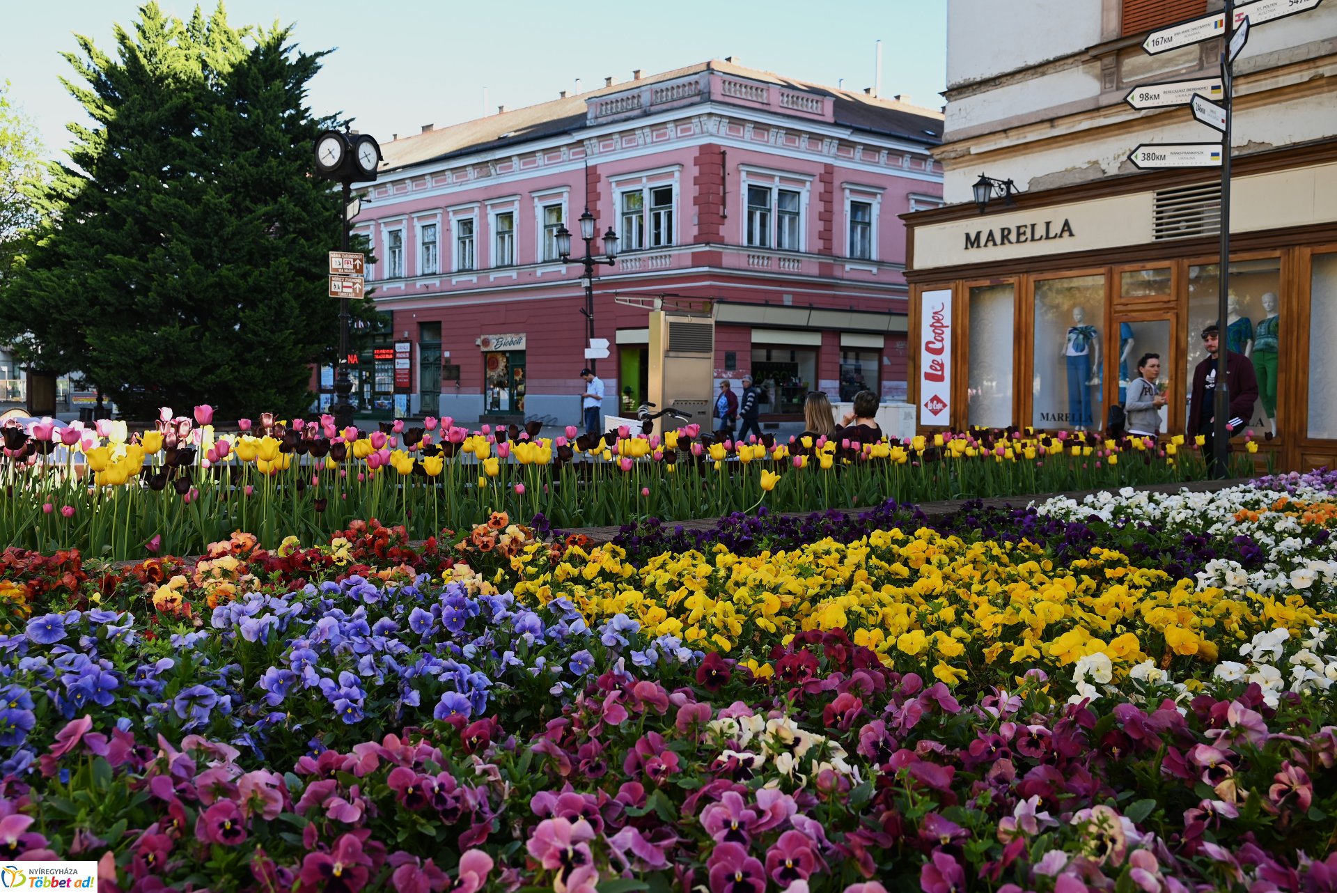 Nagyszombat nyárias napsütésben