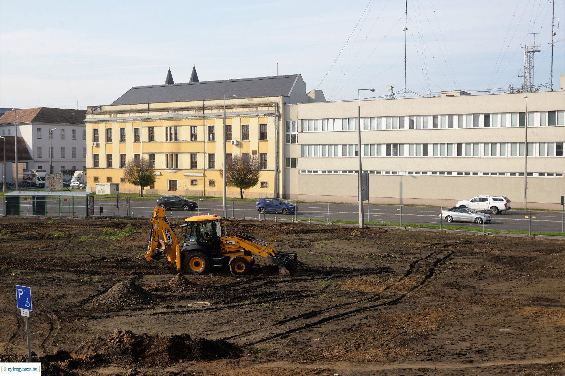 Napelemek a Városi Uszodán