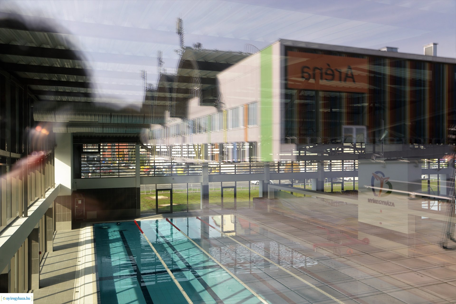 Napelemek a Városi Uszodán