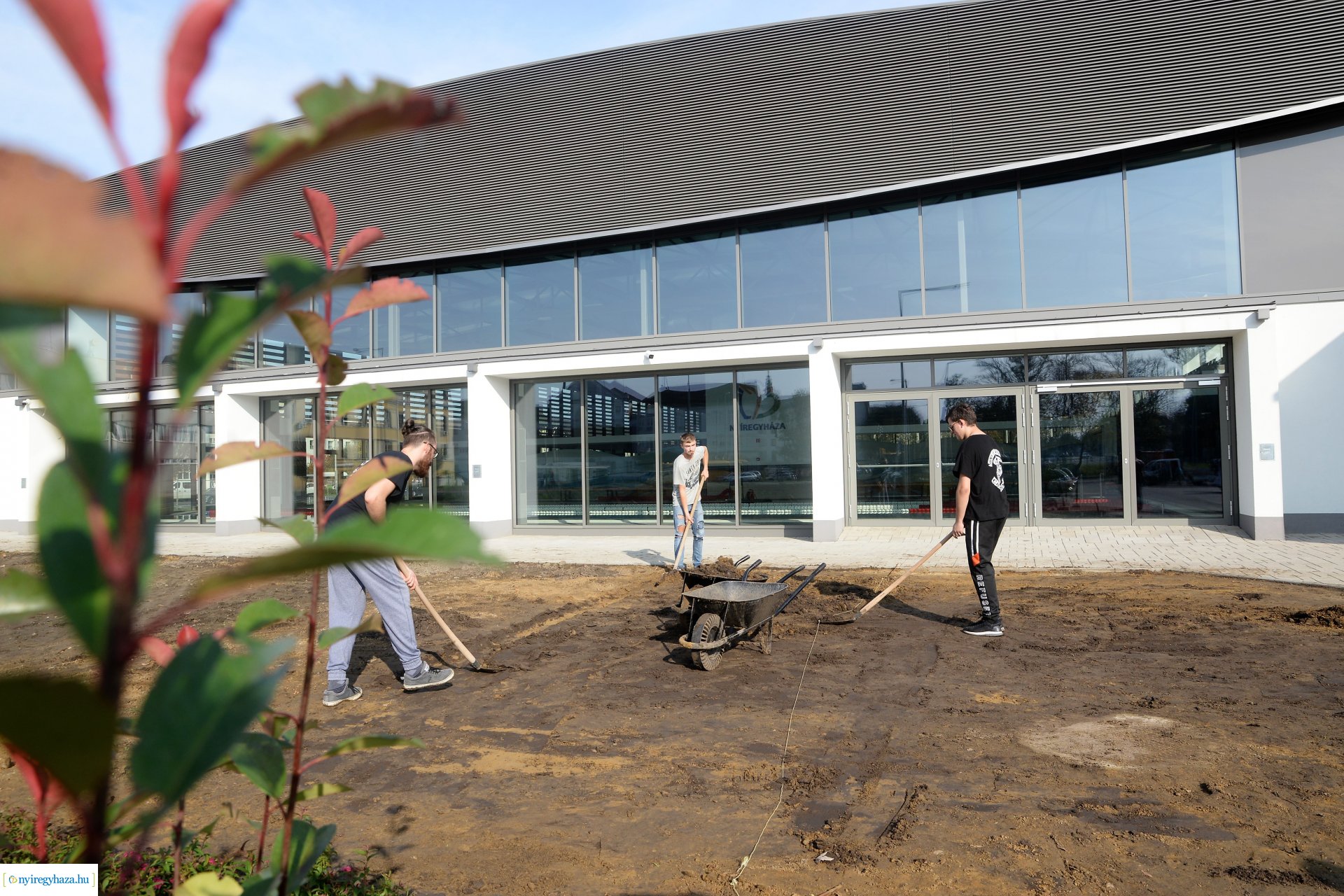 Napelemek a Városi Uszodán