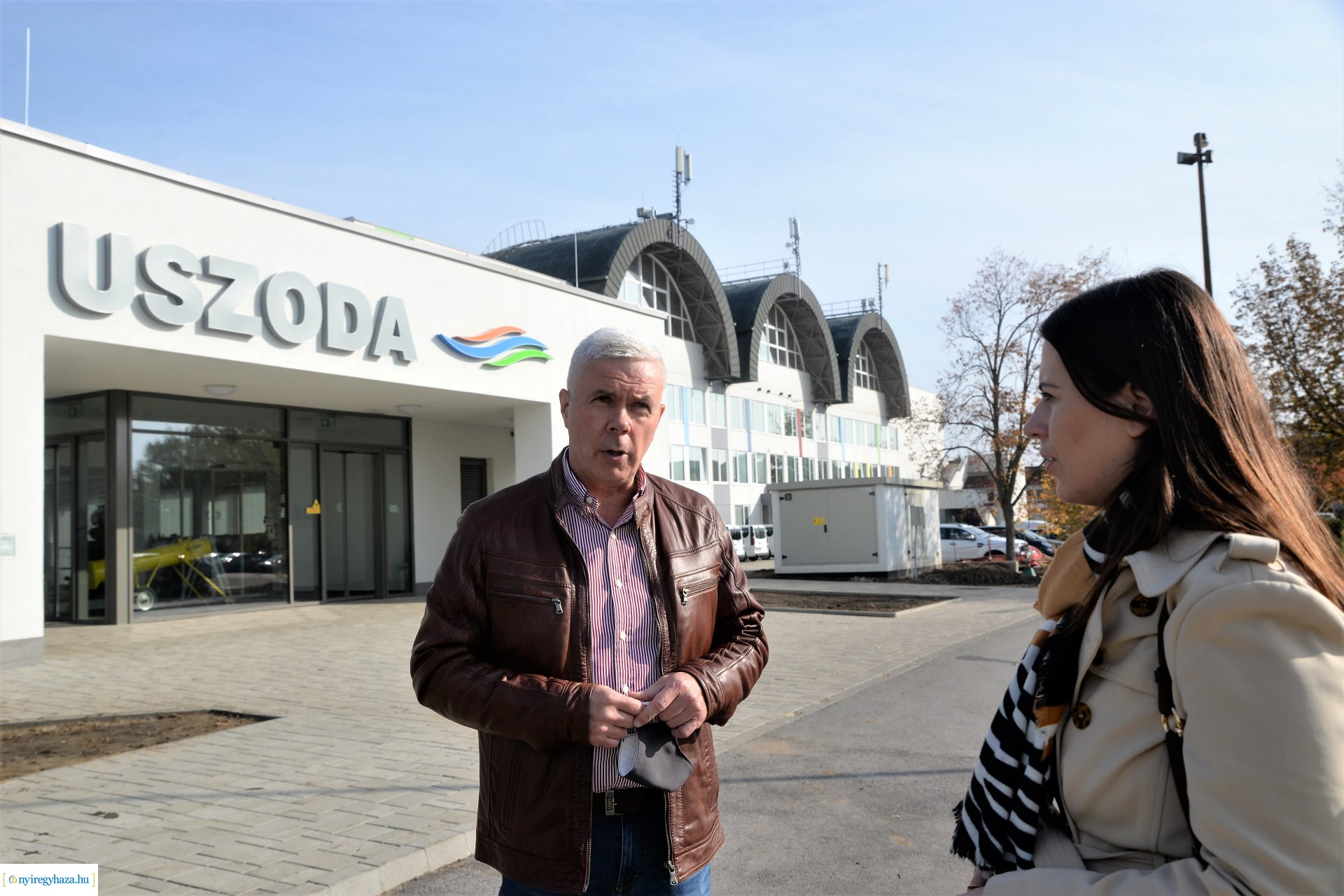 Napelemek a Városi Uszodán