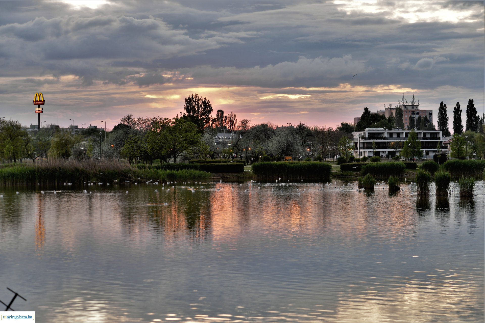 Naplemente a Bujtosi tó partján
