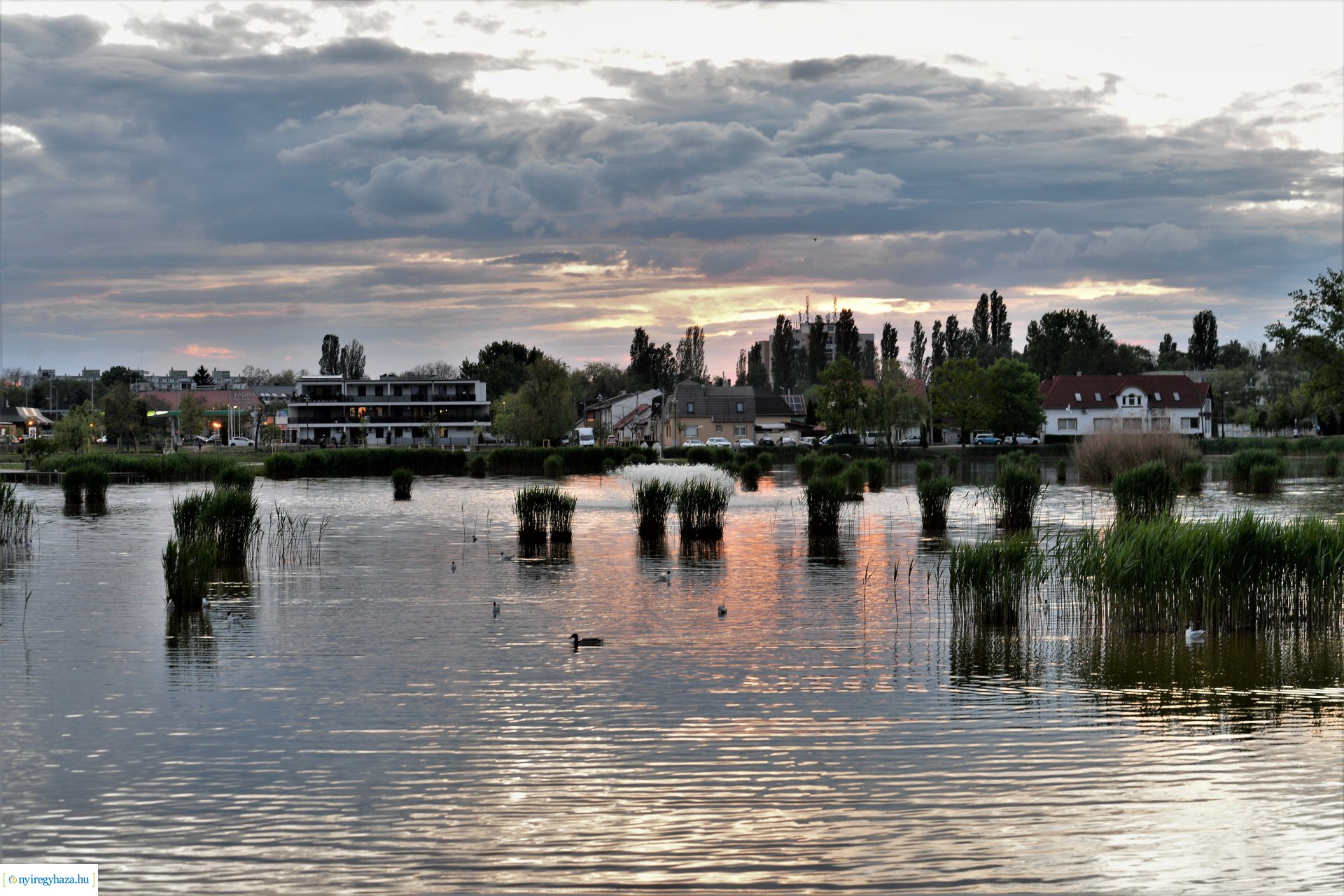 Naplemente a Bujtosi tó partján
