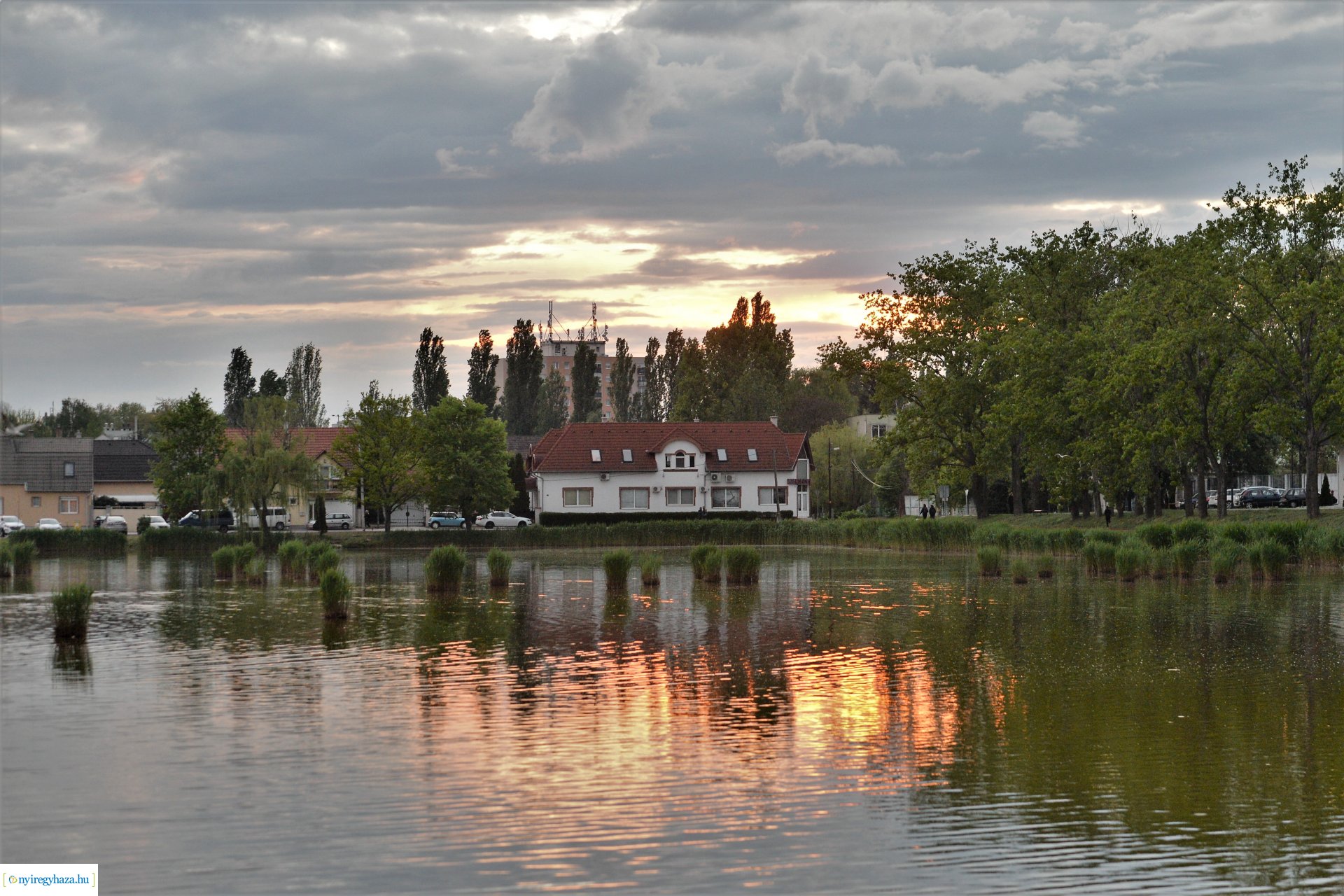 Naplemente a Bujtosi tó partján