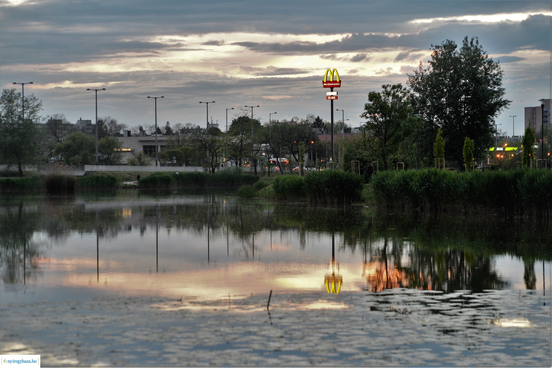 Naplemente a Bujtosi tó partján