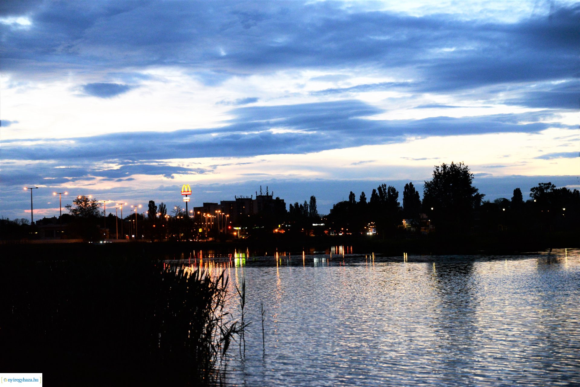 Naplemente a Bujtosi tó partján