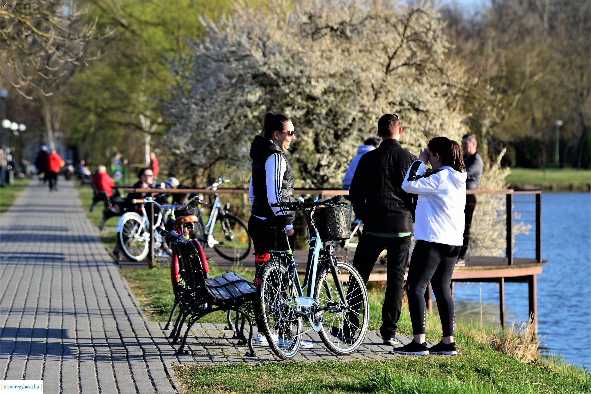 Napsütéses tavaszi délután Sóstón