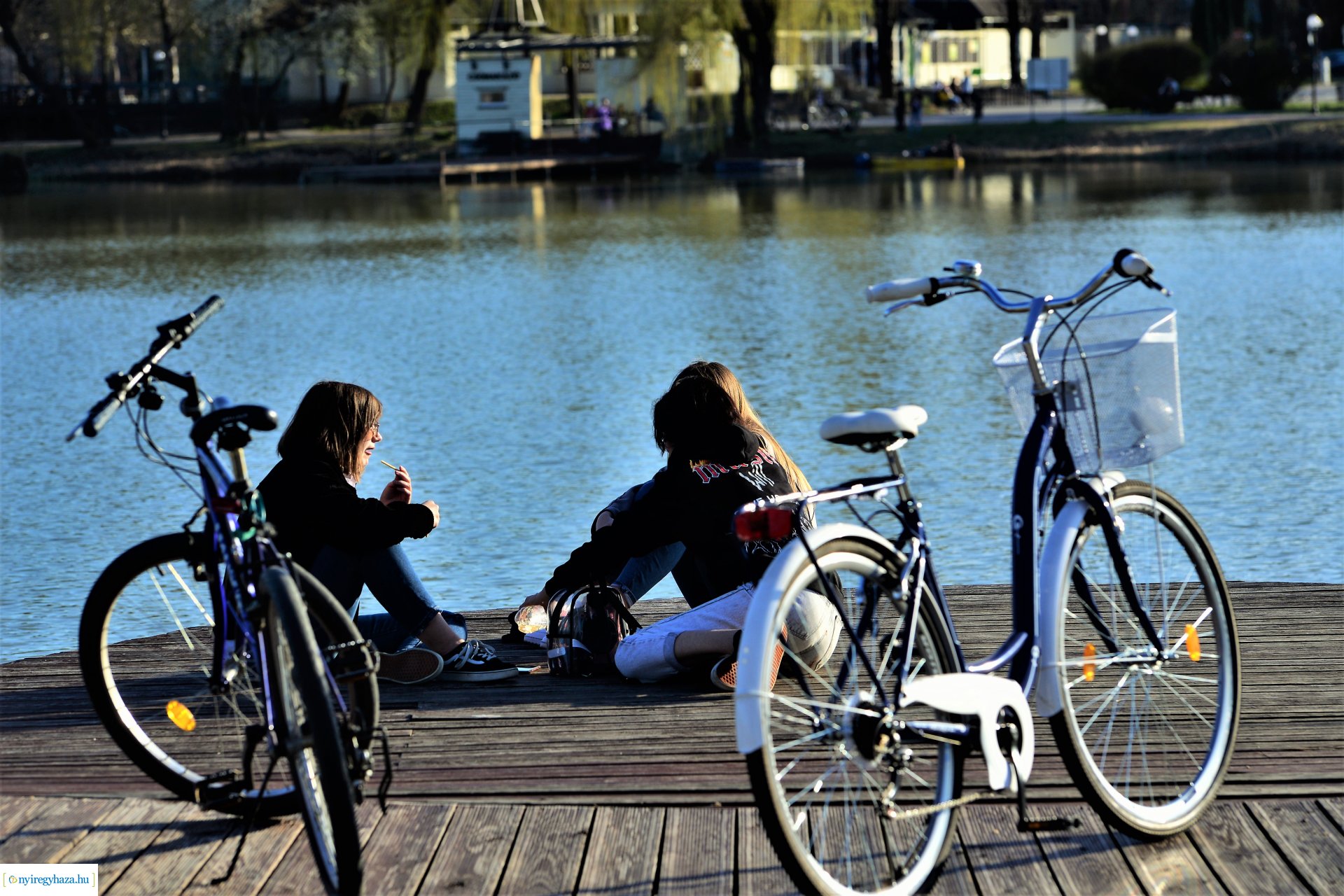 Napsütéses tavaszi délután Sóstón