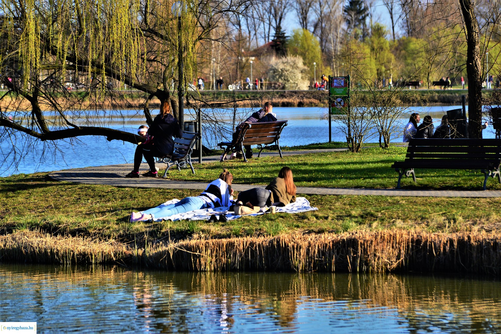 Napsütéses tavaszi délután Sóstón
