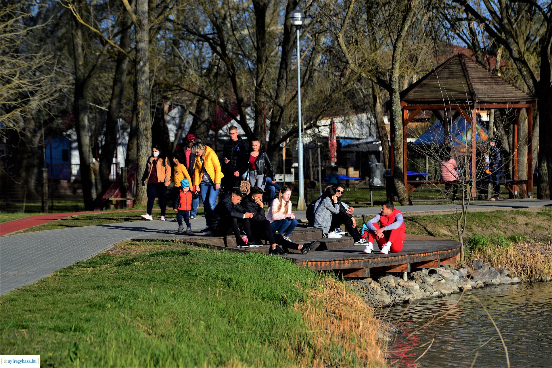 Napsütéses tavaszi délután Sóstón