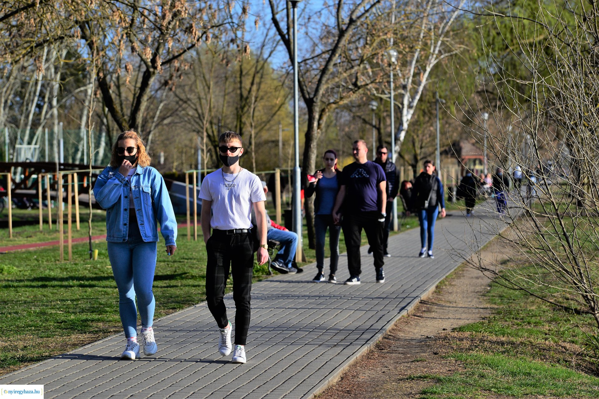Napsütéses tavaszi délután Sóstón