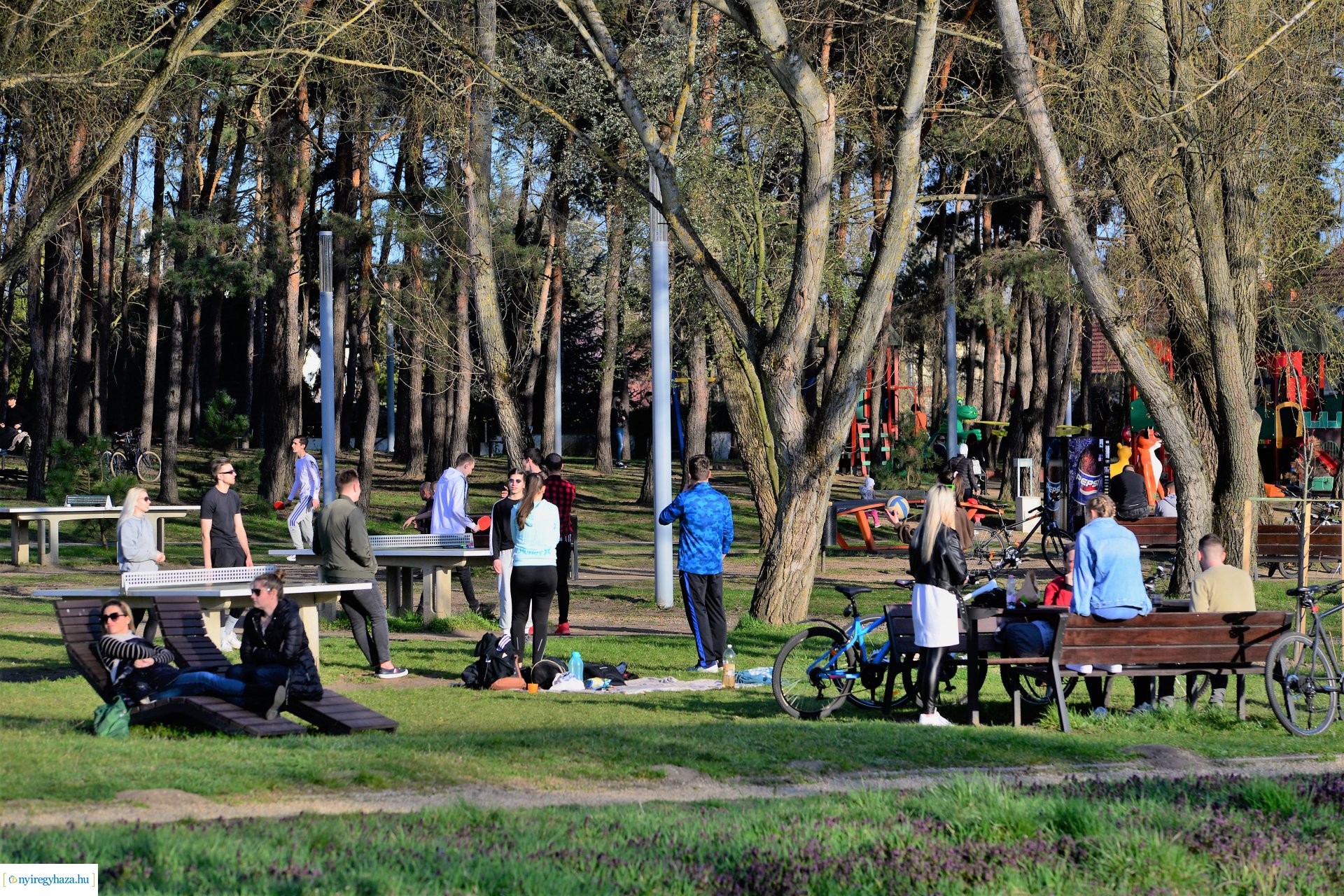 Napsütéses tavaszi délután Sóstón