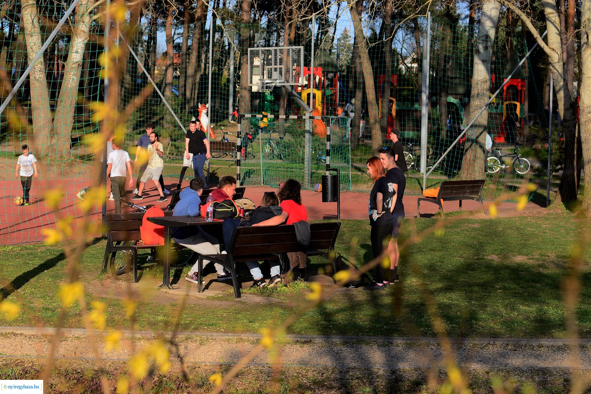 Napsütéses tavaszi délután Sóstón