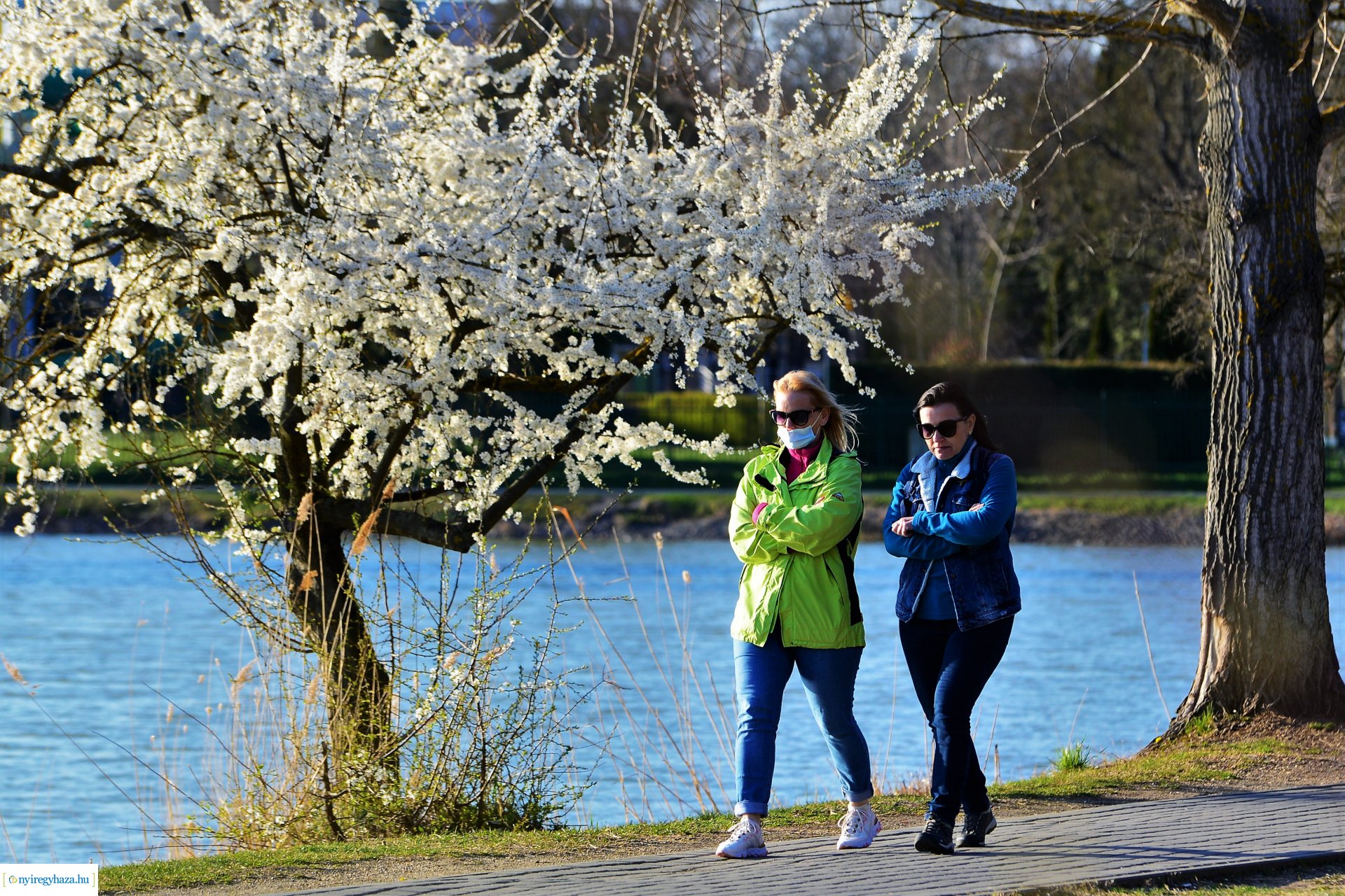 Napsütéses tavaszi délután Sóstón