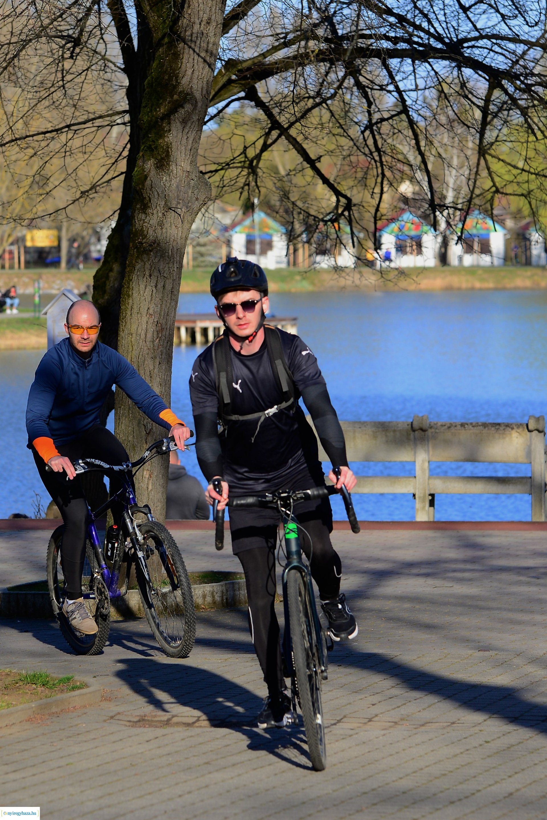 Napsütéses tavaszi délután Sóstón