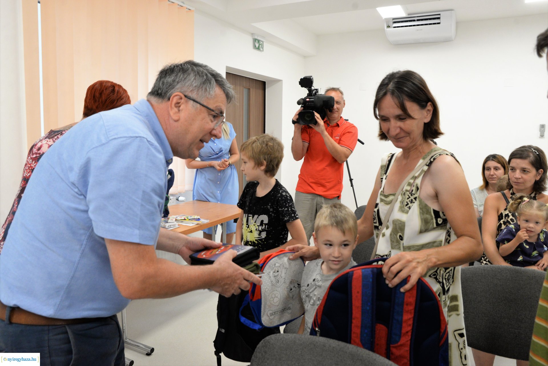 Ne dobd ki az iskolatáskád! - adományátadás 2023