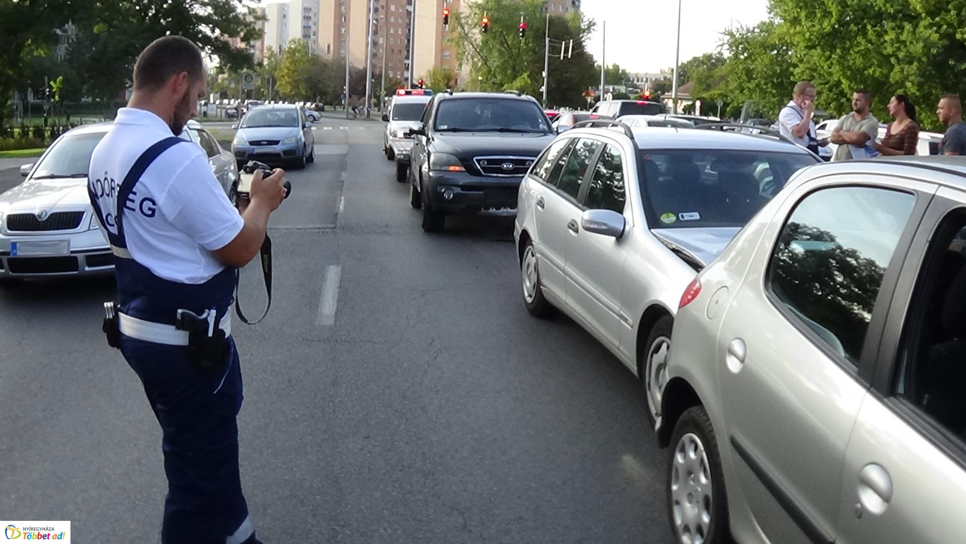 Négyes karambol a Pazonyi téren