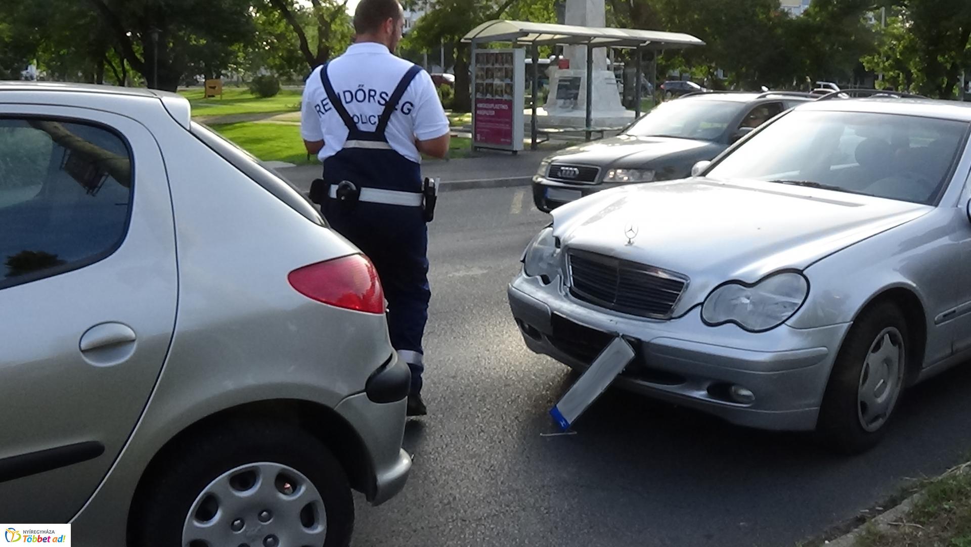 Négyes karambol a Pazonyi téren