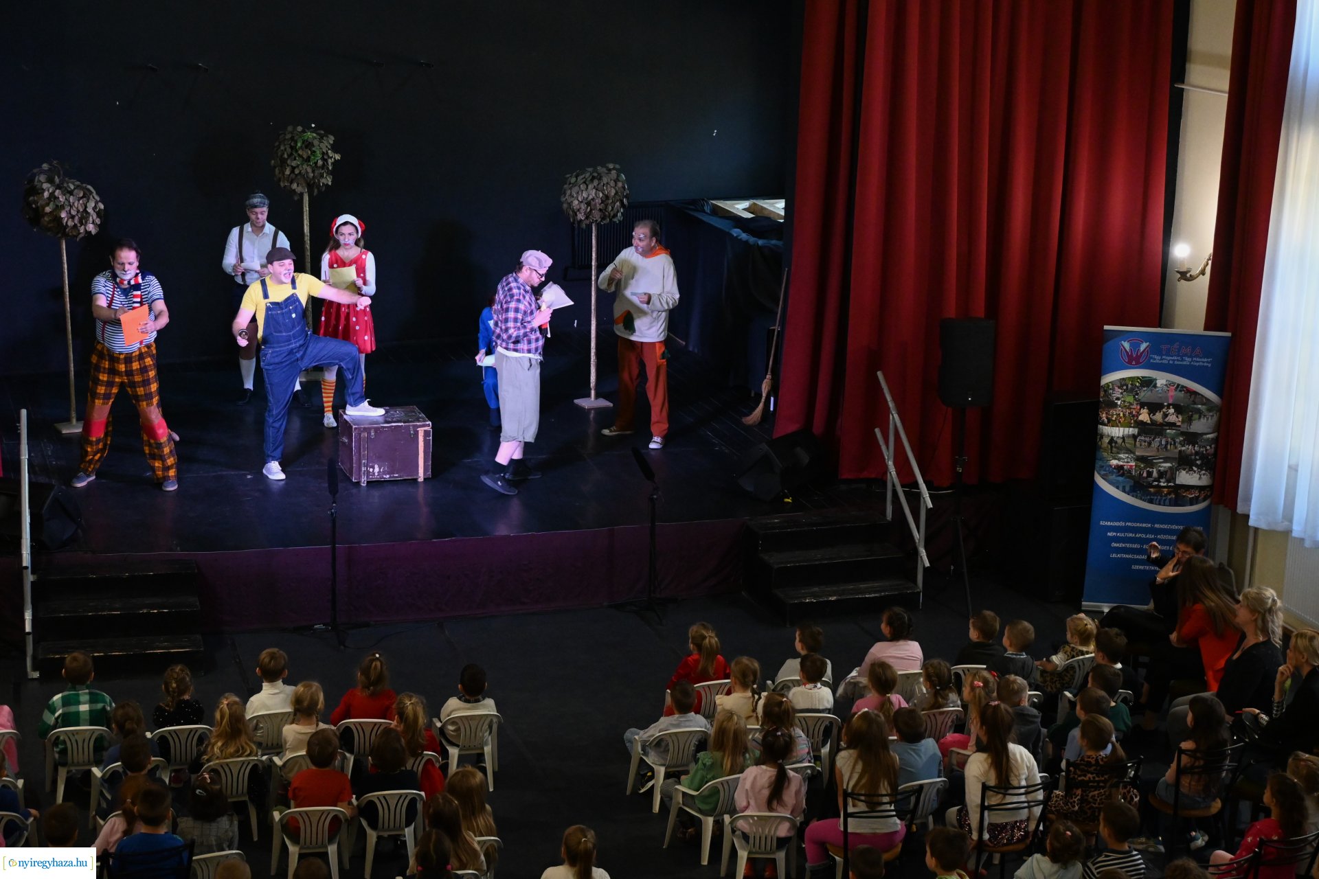 Négyszögletű kerek erdő a Kölyökvárban