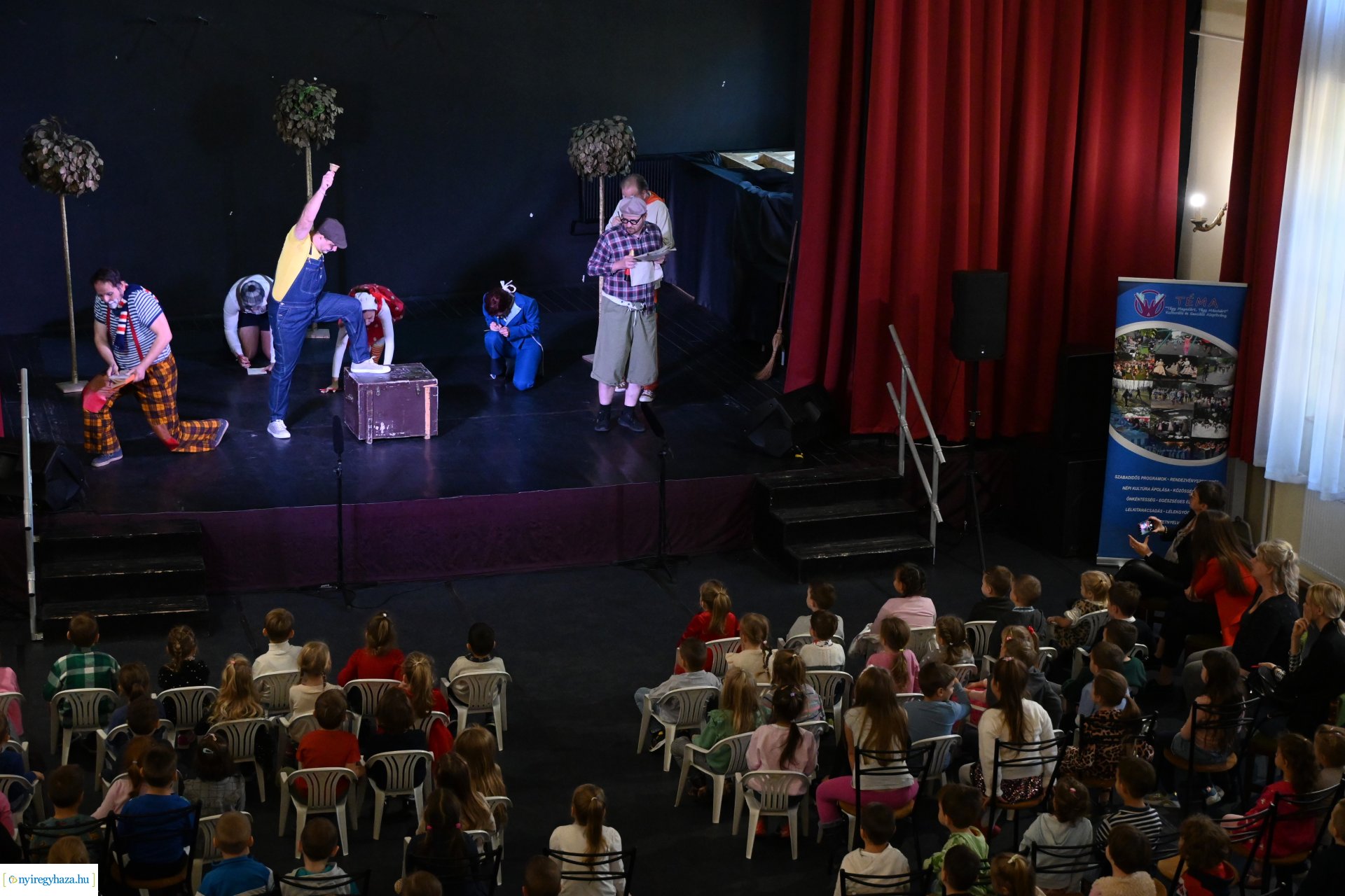 Négyszögletű kerek erdő a Kölyökvárban