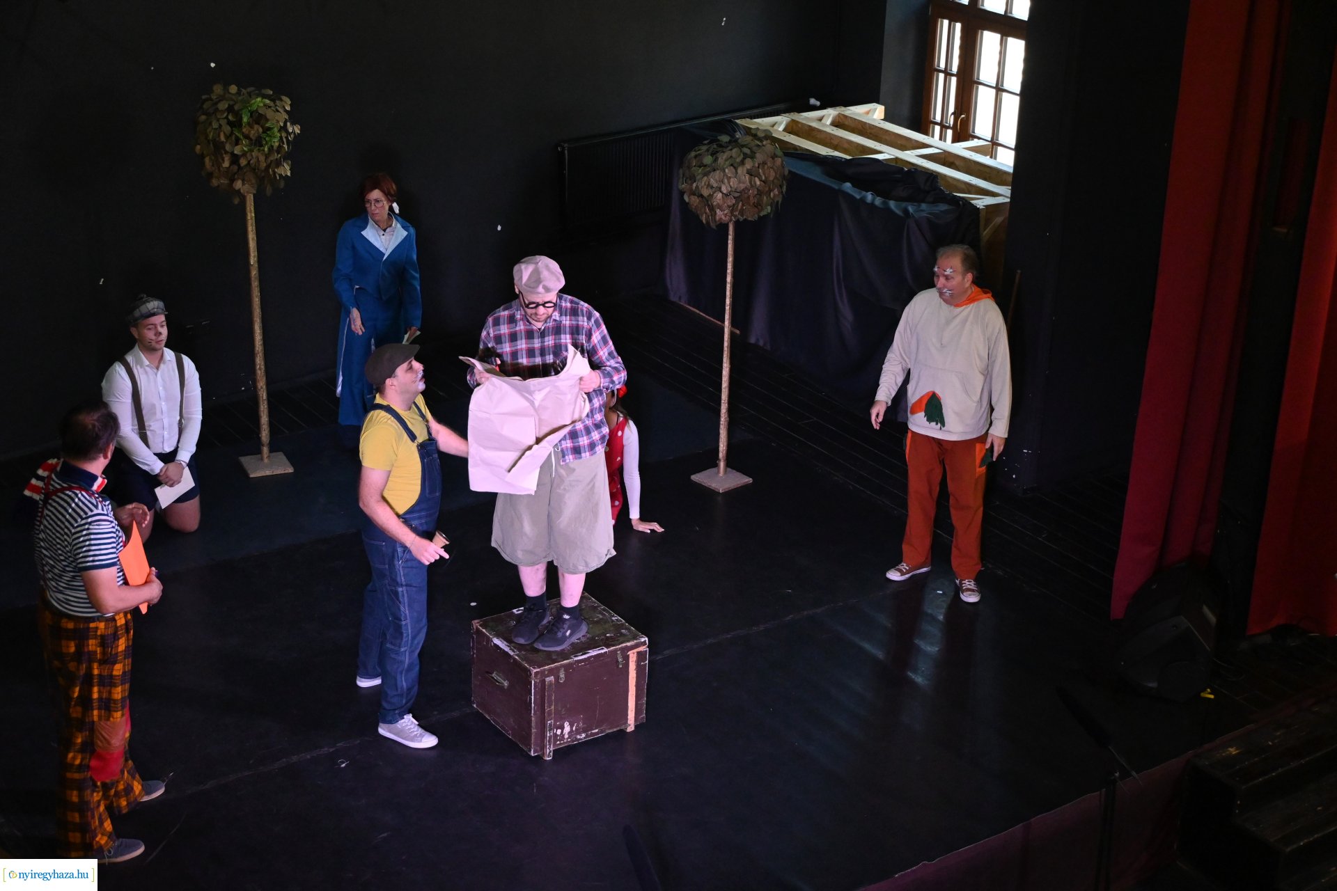 Négyszögletű kerek erdő a Kölyökvárban